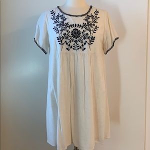 Embroidered dress. Sz L